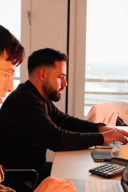 Ansprechpartner aus dem BauSichtbar-Team bei der Arbeit